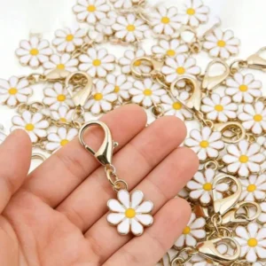 ยกลัง /1,000ชิ้น พวงกุญแจดอกไม้สีขาว จี้ห้อยกระเป๋าสไตล์เกาหลี